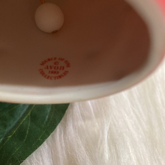 Avon Vintage Porcelain Bell Hearts Delight a Strawberry w/ an Elf Pixie 1993 - Picture 15 of 17